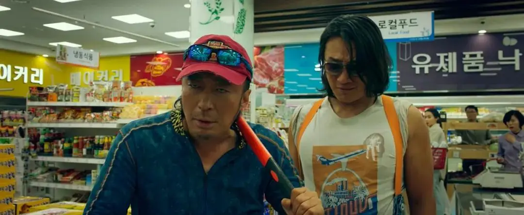 韓式驅魔，花樣作死，尺度逆天，這部韓國電影《帥哥們/找死凶宅/沒有美色殺人狂》太癲了