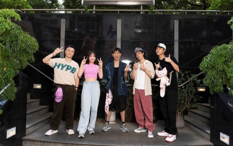 《还钱》前导海报曝光：陈柏霖等5大盗手上都拿着面具帅气登场