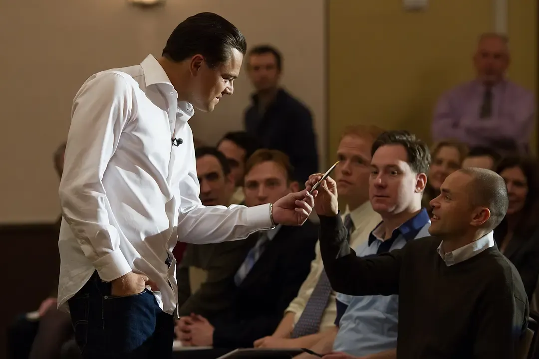 由真人真事改編的一部美劇電影《華爾街之狼/華爾街狼人》，尺度炸裂，後勁十足