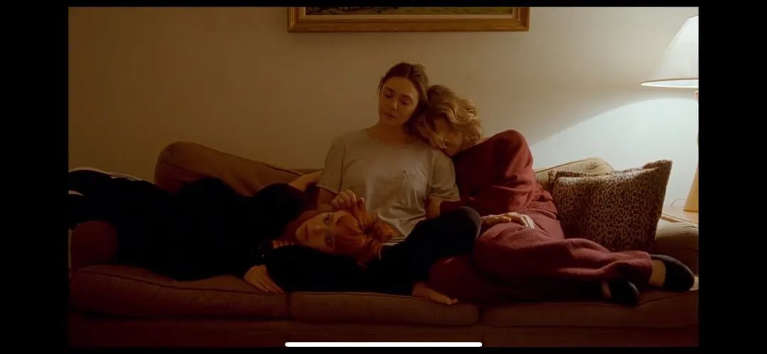 烂番茄新鲜度98%，这部Netflix温情电影《他的三个女儿》戳中无数观众的泪点和痛点！