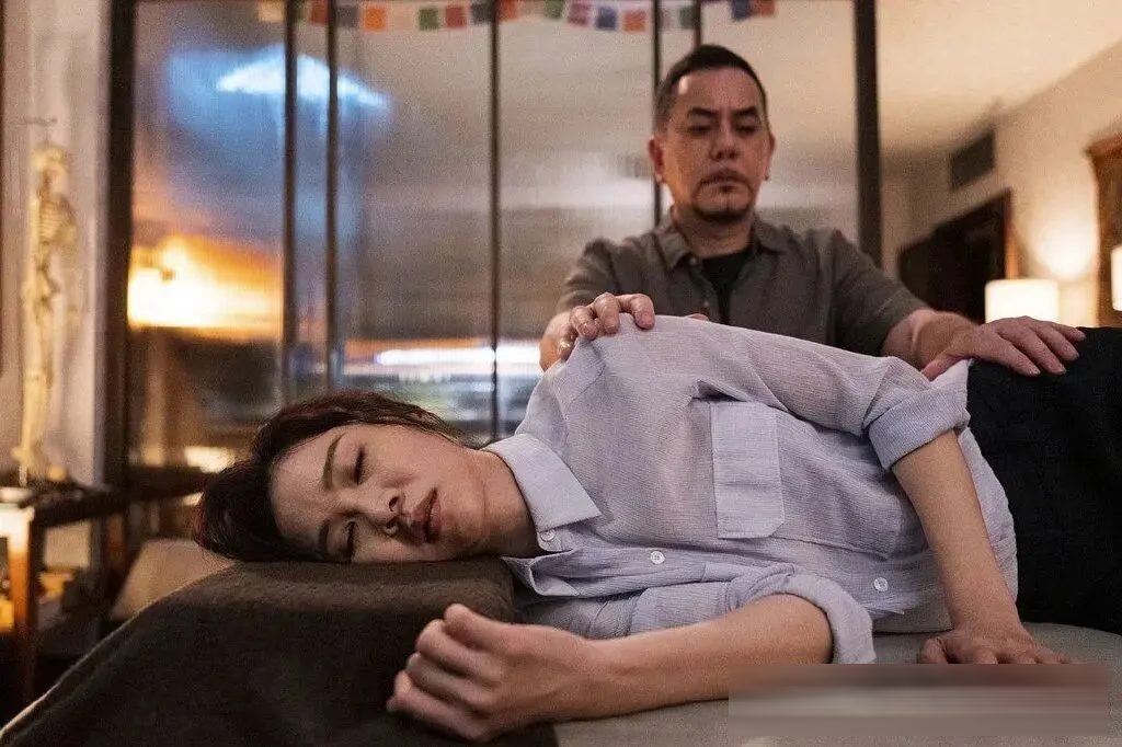 台剧《四楼的天堂》:黄秋生搭谢盈萱,用推拿疗愈生命之重