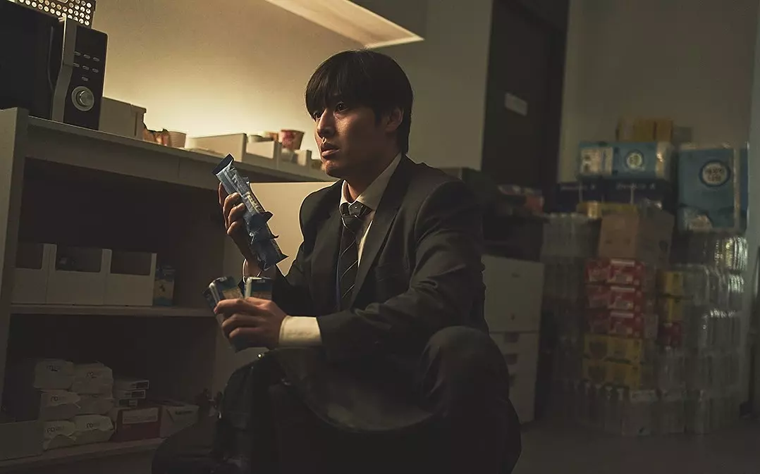 这部2025年韩国票房冠军年度扎心片《墙外之音/84平方米/八十四平方米》，让人越看越窒息！