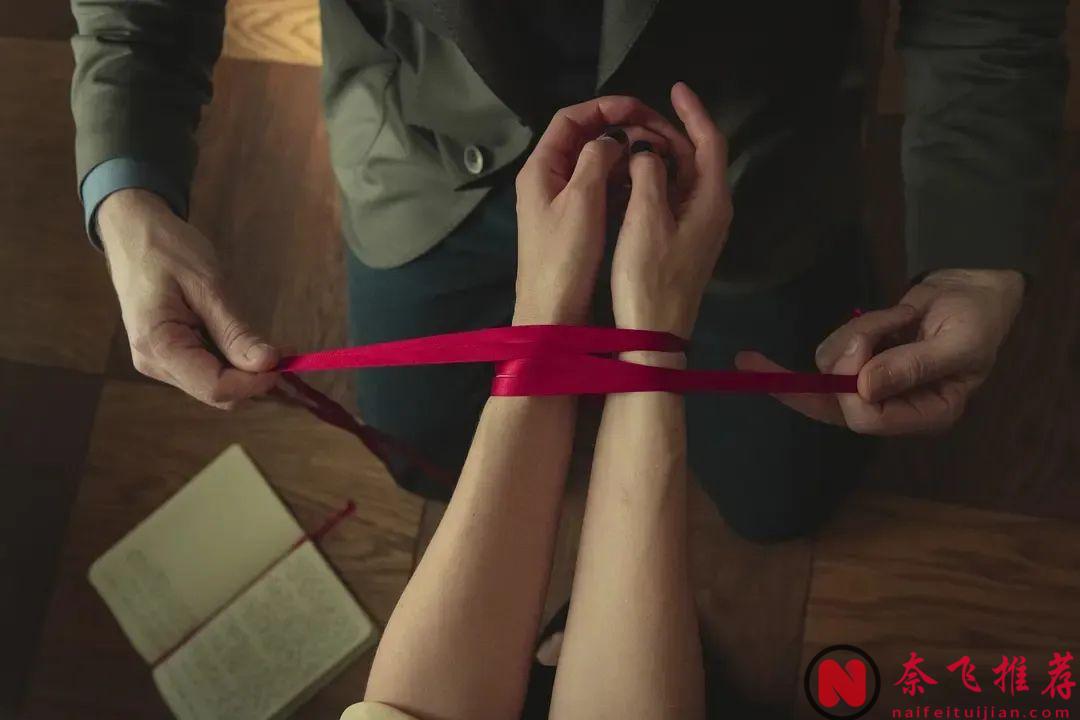 R級尺度，神顏暴擊，這部網飛爽劇《情劫/禁忌痴戀》的亮點讓你欲罷不能