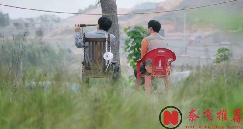 这部韩国新片《干脆杀了他算了》太敢拍了，一个被通缉的男人竟误闯入两姐妹的家里，看似柔弱的姐妹花竟然...