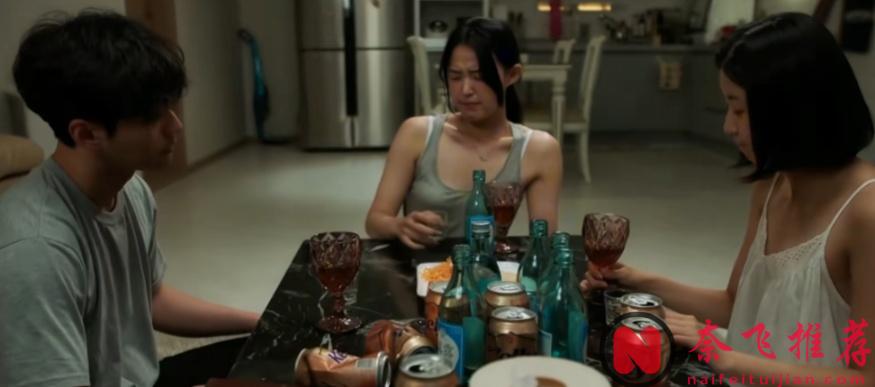 这部韩国新片《干脆杀了他算了》太敢拍了，一个被通缉的男人竟误闯入两姐妹的家里，看似柔弱的姐妹花竟然...