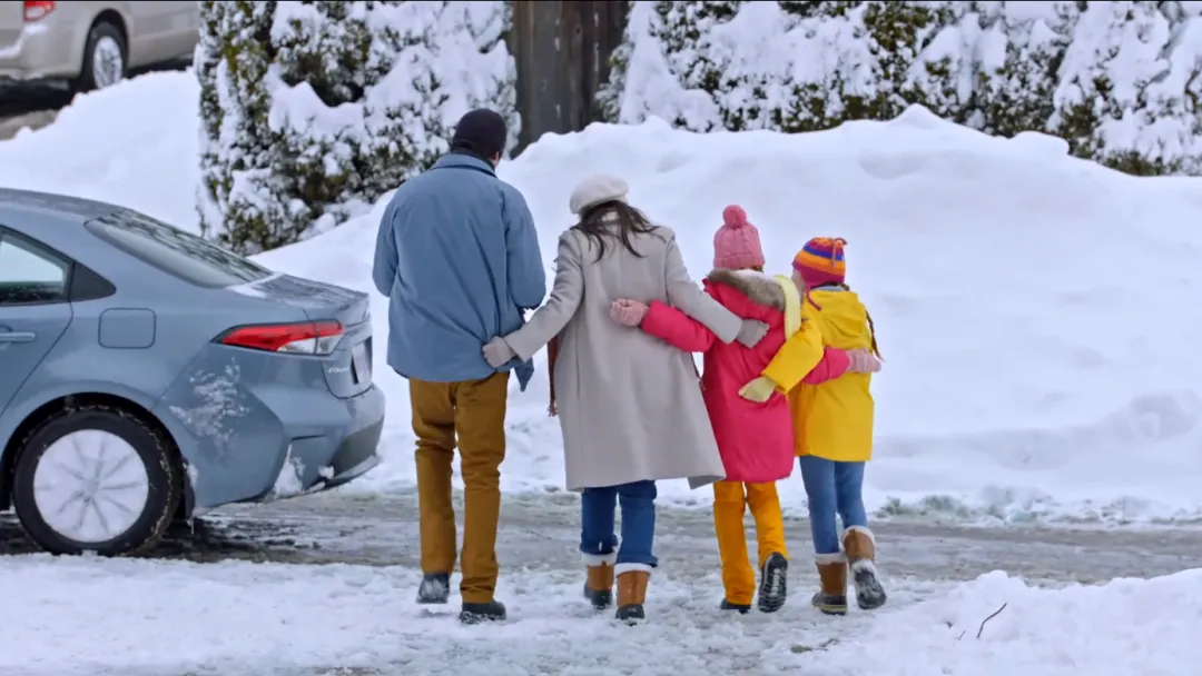 连剧名都要马赛克掩盖，这部加拿大喜剧车速有点快！