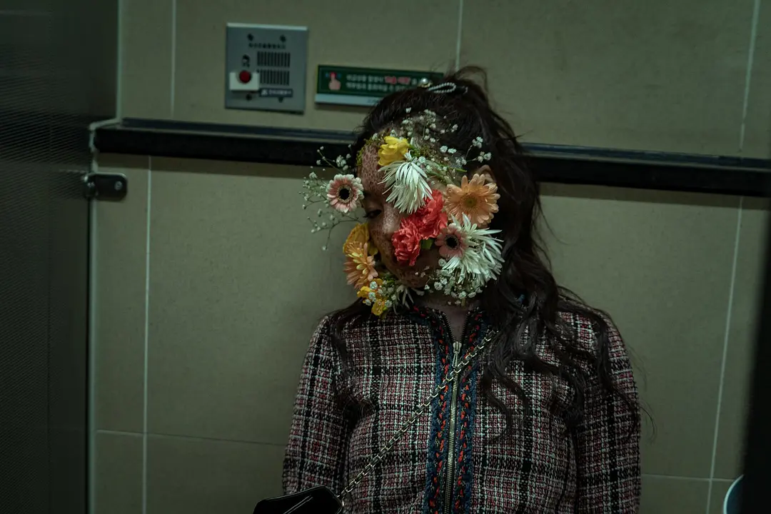 女子爲了追求流量，竟做起了靈異采訪，韓國近期熱門恐怖電影《詭異列車/地嚇鐵/怪異列車》