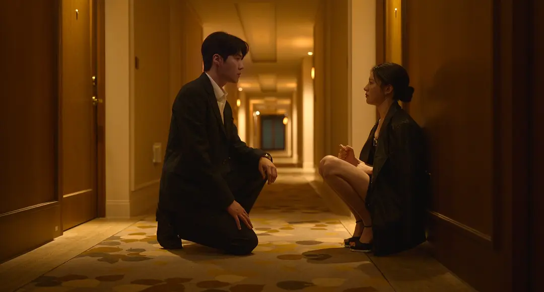 连刷全集！网飞冬季暖心韩剧《爱情怎么翻译？》，俩人的暧昧拉扯，高开疯走冲上8.0分