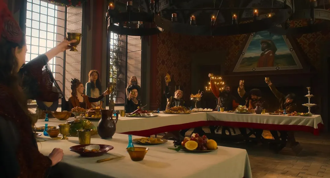 网飞黑色荒诞喜剧《翡冷翠十日谈》，简直离了大谱