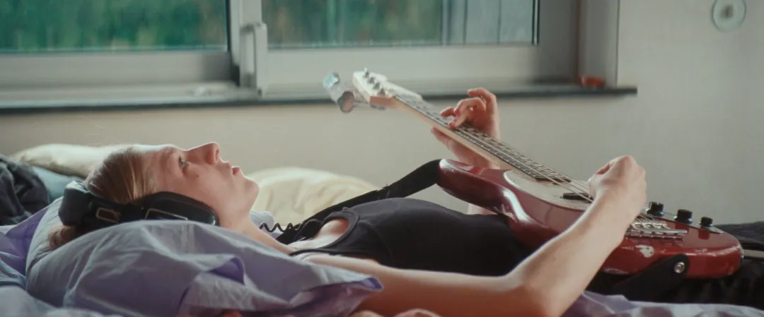 高能肉體恐怖新作《怖谷鳥/布穀鳥》！發生在度假過程中被襲擊的驚悚故事！