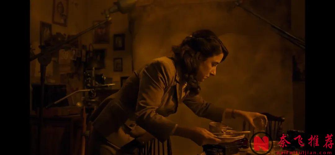 婚後生活壓抑的女主透過走進另一個女生的生活逐漸找回自我，Netflix最新犯罪片《她殺之心》！