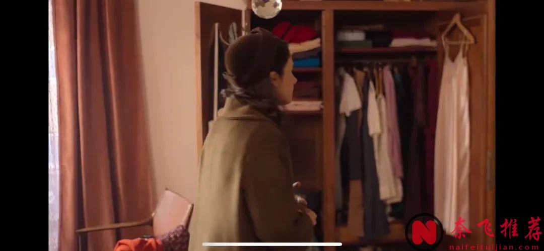 婚後生活壓抑的女主透過走進另一個女生的生活逐漸找回自我，Netflix最新犯罪片《她殺之心》！