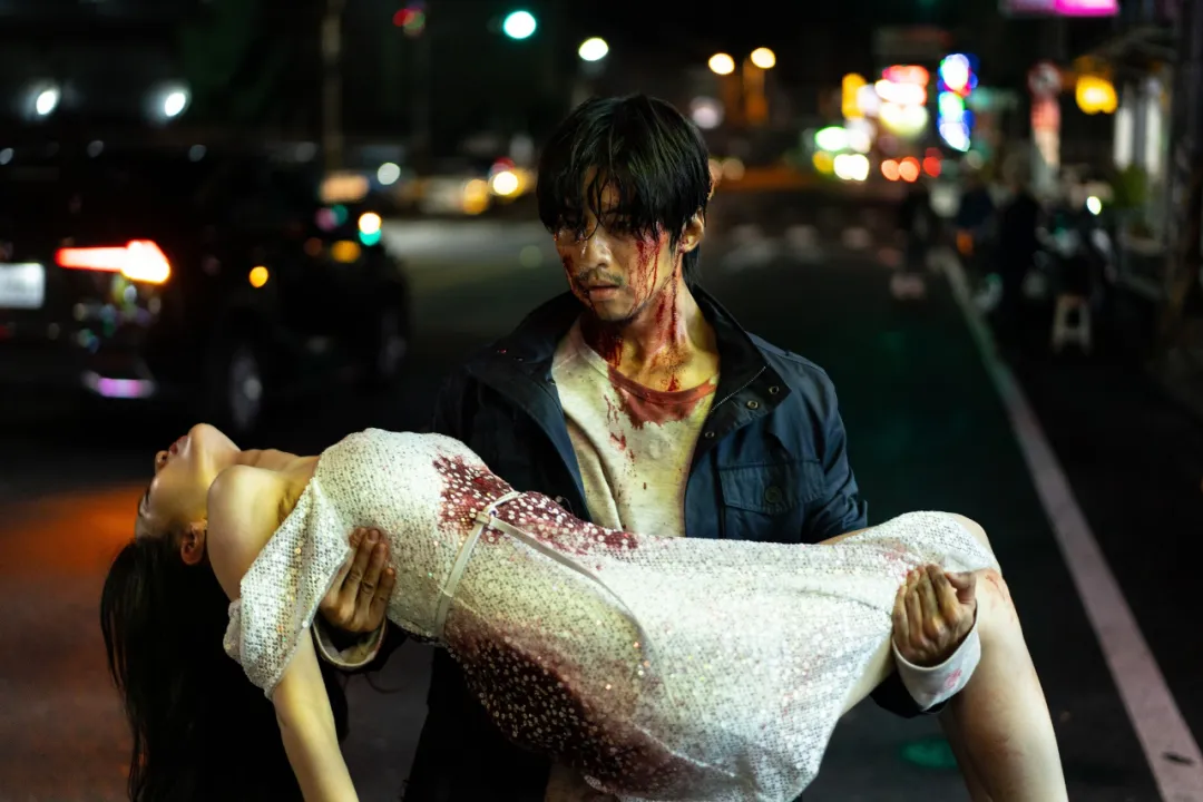 能见度超高的台湾演员「傅孟柏」出现的生猛尺度电影《售命》可以尝试一看！