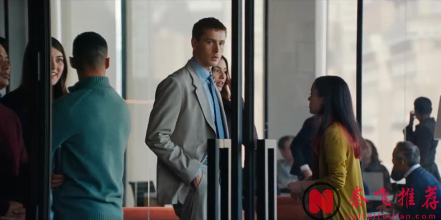 A24出品的《乖女孩/小心肝儿》，白富美CEO与小鲜肉员工大玩主仆游戏！