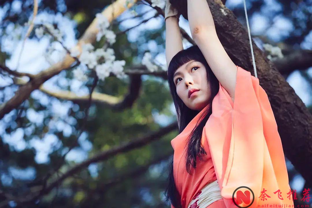 A24出品的《乖女孩/小心肝儿》，白富美CEO与小鲜肉员工大玩主仆游戏！