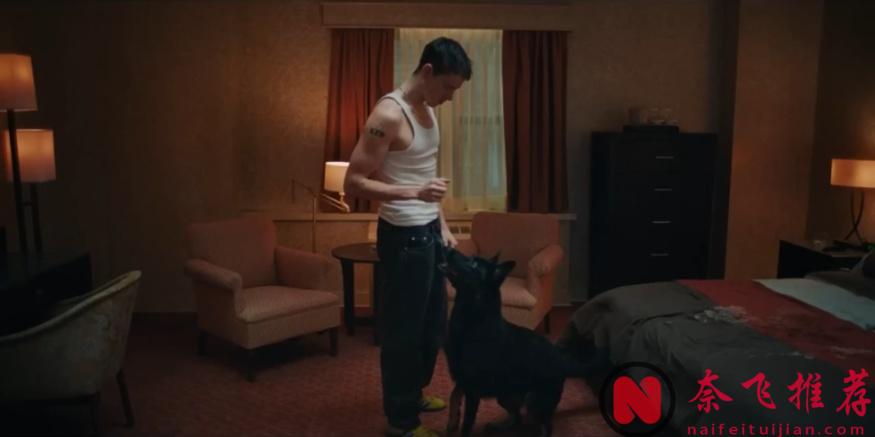 A24出品的《乖女孩/小心肝儿》，白富美CEO与小鲜肉员工大玩主仆游戏！