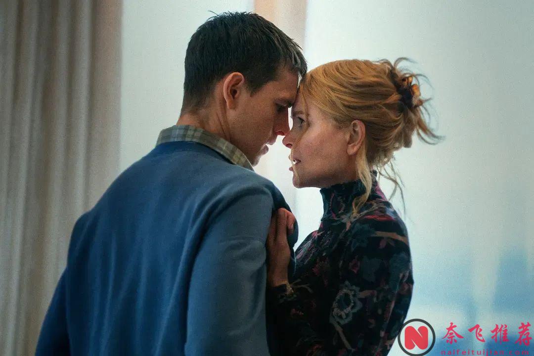 A24出品的《乖女孩/小心肝儿》，白富美CEO与小鲜肉员工大玩主仆游戏！