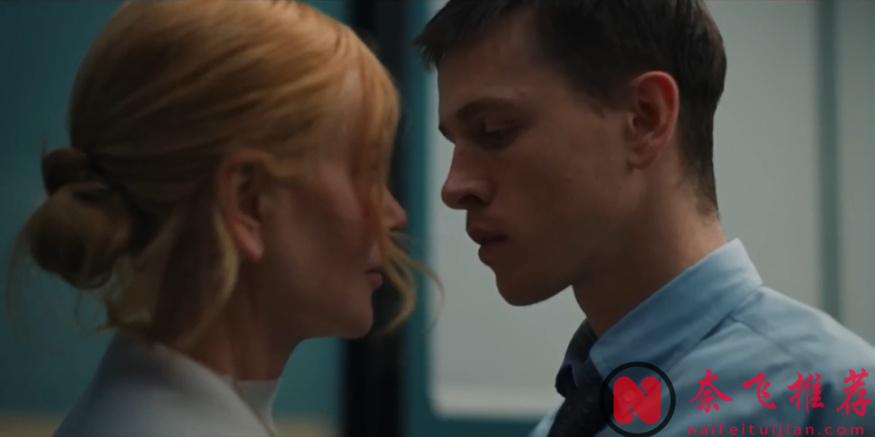 A24出品的《乖女孩/小心肝儿》，白富美CEO与小鲜肉员工大玩主仆游戏！