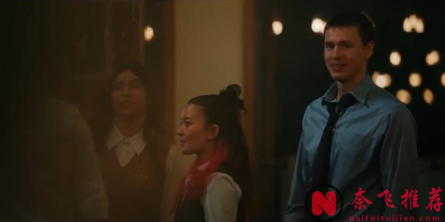 A24出品的《乖女孩/小心肝儿》，白富美CEO与小鲜肉员工大玩主仆游戏！