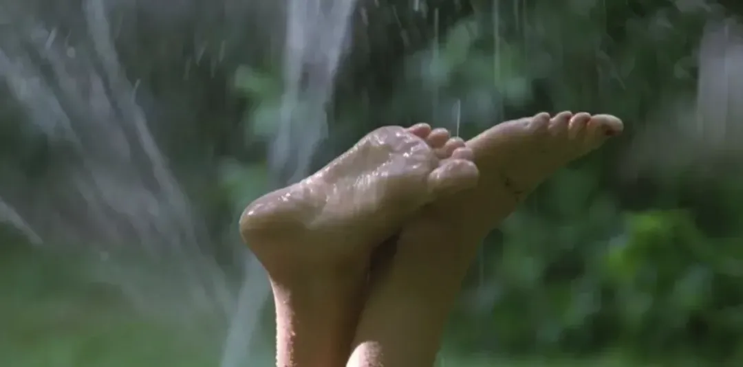 大师出品的《洛丽塔/萝莉塔》是一部情欲片，更是一部文学史上的经典制作，美得高级！