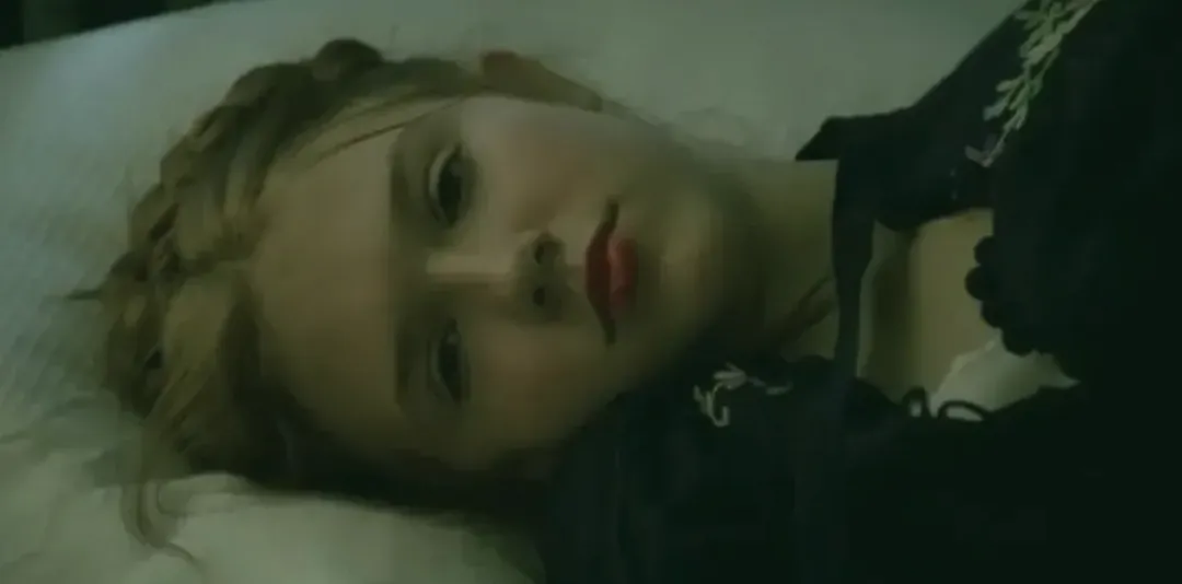 大师出品的《洛丽塔/萝莉塔》是一部情欲片，更是一部文学史上的经典制作，美得高级！