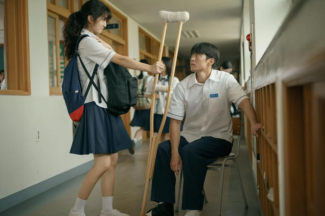 Netflix韩国最新电影《卷卷初恋/告白的历史/捲捲初恋》，每个人的青春都懵懂无知，都做过傻事