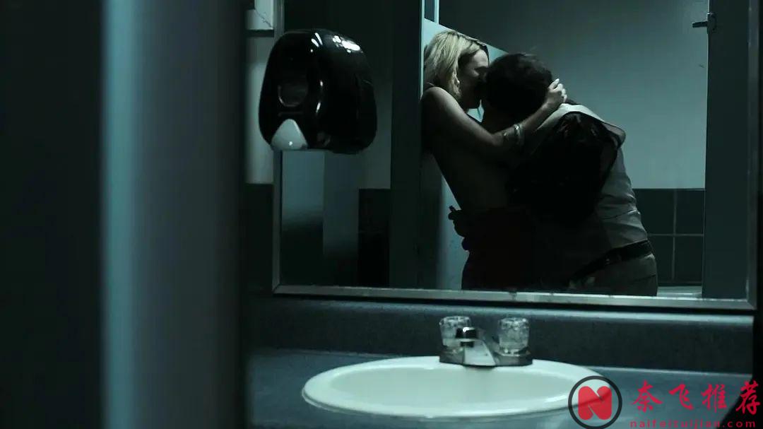 包含很多肉体和血浆的劲爆动作片《黑吃黑/窃盗警长S1》，无删减版本是真好看！