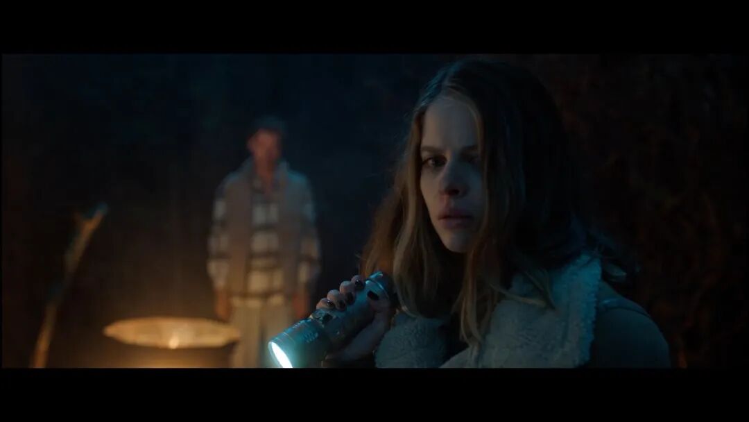 没想到俄罗斯惊悚电影拍的如此香艳，这部《黑暗的反射/魔女降世》快进只为看女主颜值