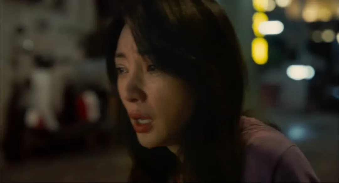 女神突破自我的电影《来福大酒店》，看到了荒诞的人间