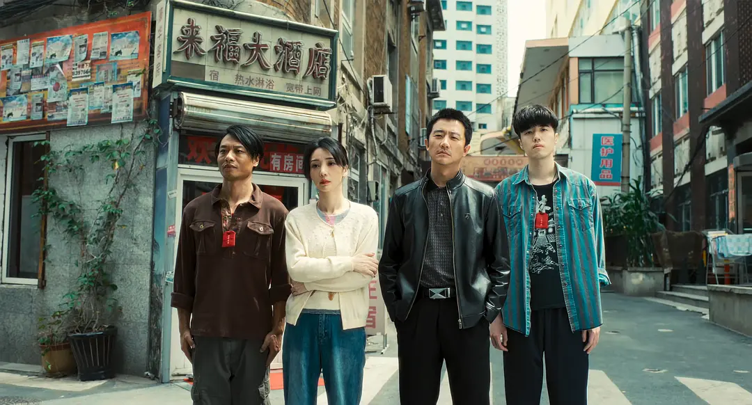 女神突破自我的电影《来福大酒店》，看到了荒诞的人间