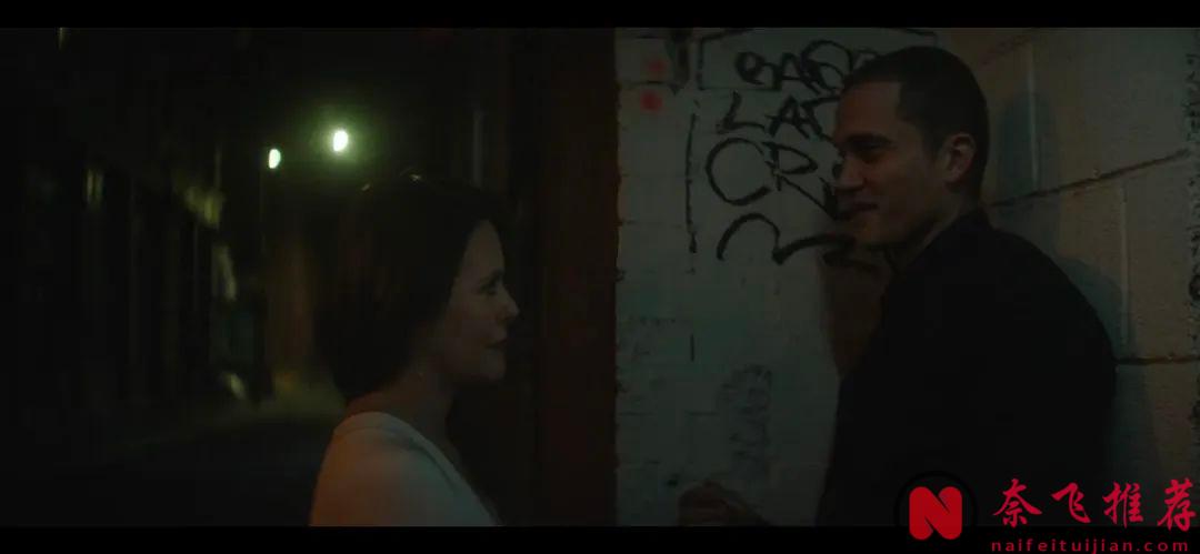 衝着顏值和尺度，也要看完這部R級19禁驚悚片《鳥與蜜蜂》！