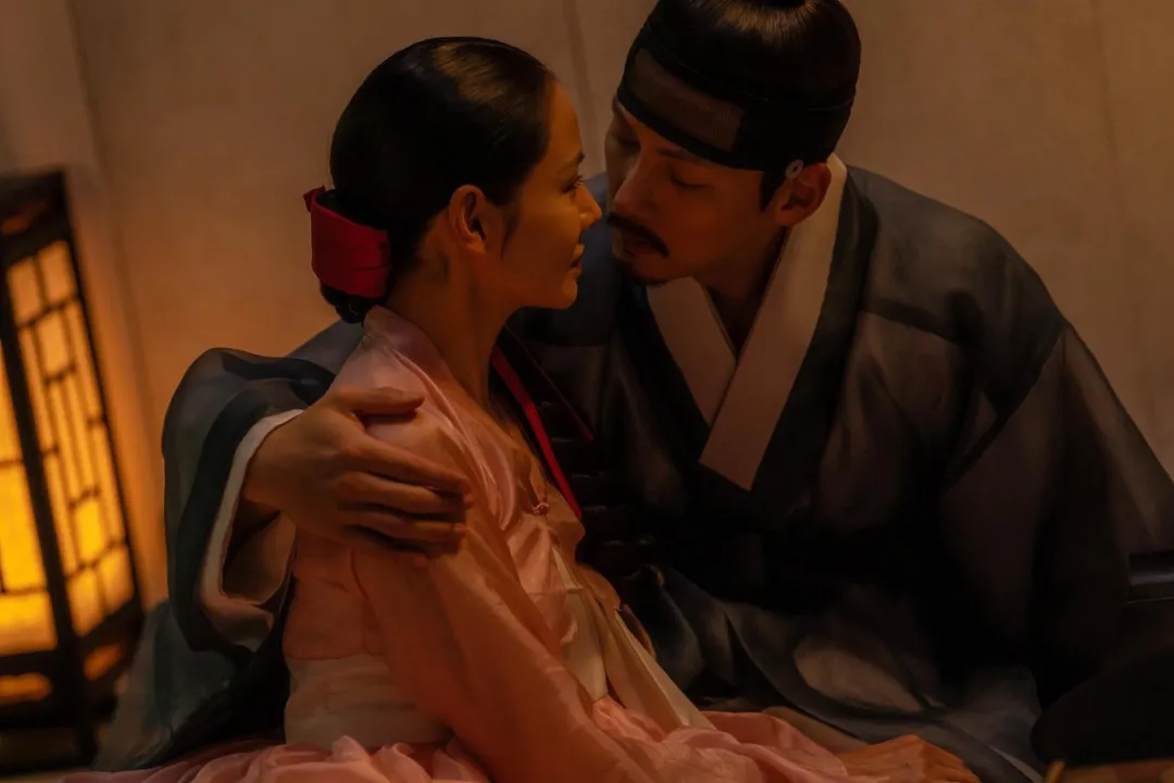 没看《挑情丑闻》的进来:四个人、一场赌局,故事一次说清