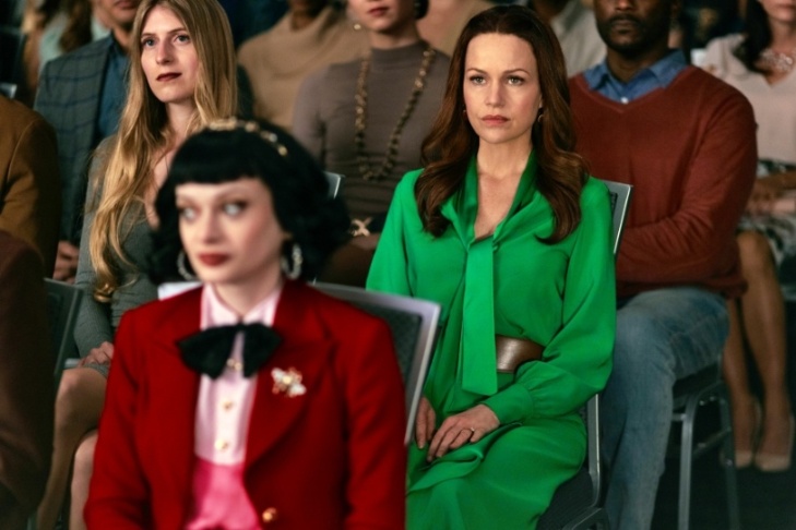 鬼入侵後最強恐怖影集「厄舍府的崩塌」！裸露影射鴉片帝國塞克勒家族！