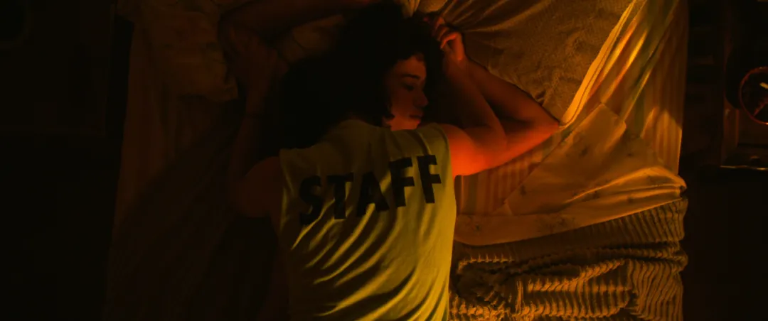 A24尺度姬情惊悚片《血爱成河/爱的谎言在流血 / 流血之爱 》！荷尔蒙+猎奇度拉满！