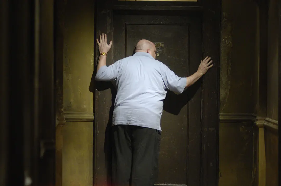 考古冷門恐怖片《奪命回聲》，人性的冷漠比鬼更可怕