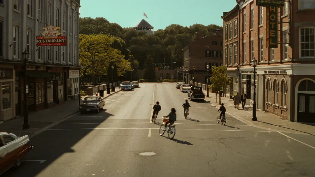 《小丑回魂：欢迎来到德里镇/它：欢迎来到德利镇》一上线飙到9分，这HBO版《怪奇物语》太生猛！