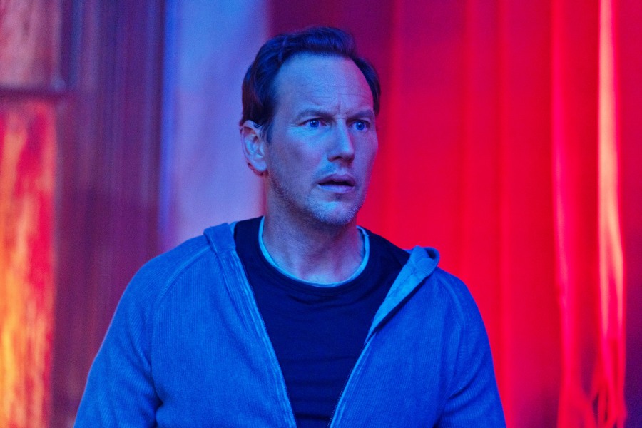 《潜伏5：红门》影评｜阴儿房宇宙顺序大洗牌！系列最终章画下震撼完美句点！暑假恐怖电影推荐！