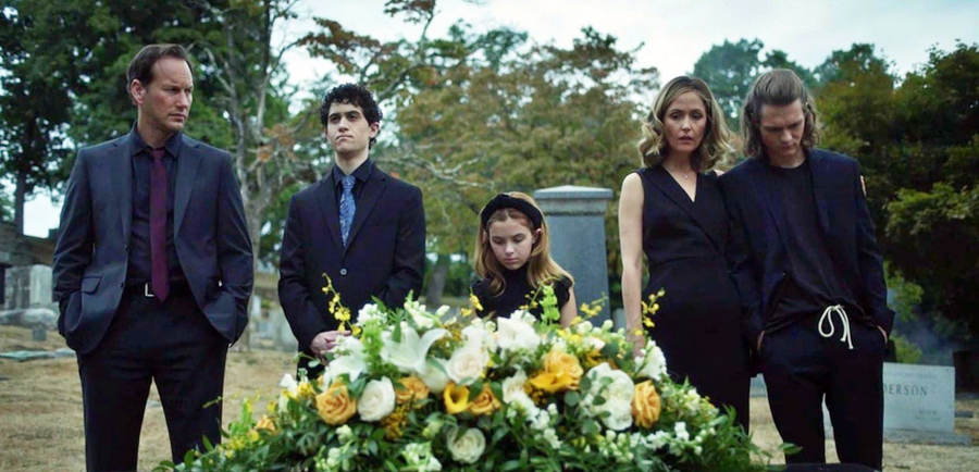 《潜伏5：红门》影评｜阴儿房宇宙顺序大洗牌！系列最终章画下震撼完美句点！暑假恐怖电影推荐！