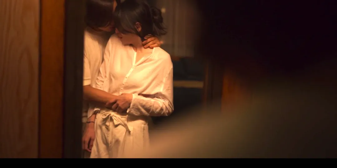 韓國大尺度新作《隱藏的面孔/窺鏡/破.鏡.欲》成為5年來最賣座的韓國影片！