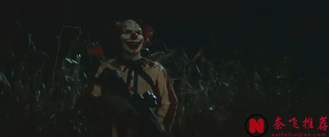 《玉米地小丑/玉米地惊魂》年度最雷“恐怖片”？不过是一场不忍直视的血腥灾难秀！