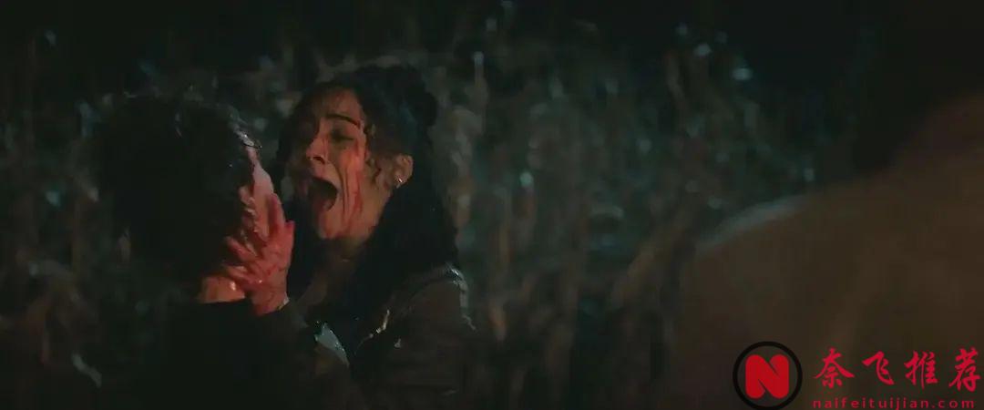 《玉米地小丑/玉米地惊魂》年度最雷“恐怖片”？不过是一场不忍直视的血腥灾难秀！