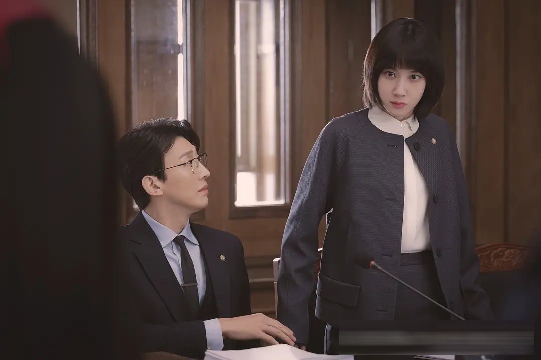 朴恩斌×车银优《超能路人甲》：1999年的「小区傻瓜」，觉醒超能力却先变得好笑