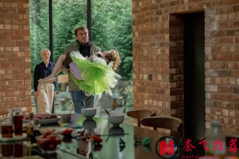 假如你的孩子被人悄悄帶走，而你毫無察覺，會怎樣？這部新上的驚悚英劇《被偷走的女孩》真的太上頭了！