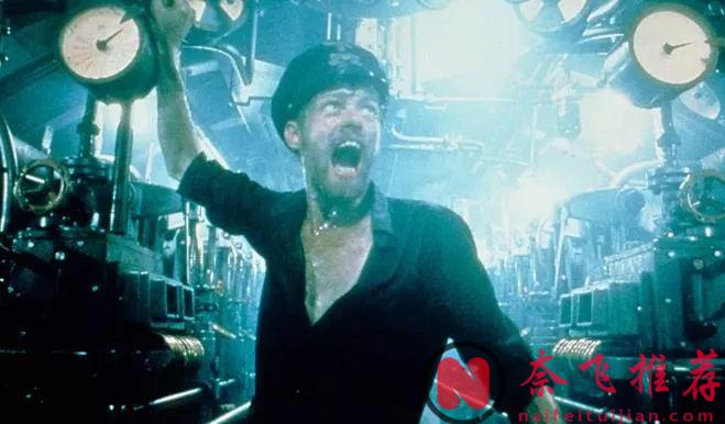 影帝坐镇的《灰猎犬号/怒海战舰 / 雷霆战舰：猎犬号》绝对是二战海战片中的佼佼者！