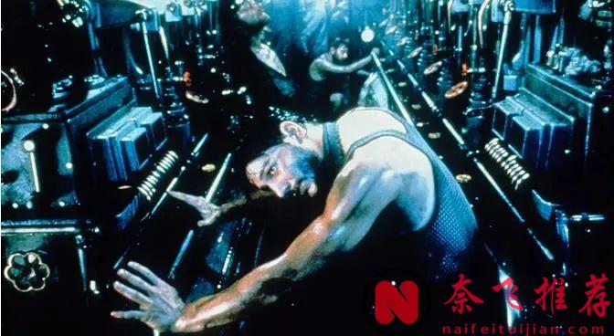 影帝坐镇的《灰猎犬号/怒海战舰 / 雷霆战舰：猎犬号》绝对是二战海战片中的佼佼者！