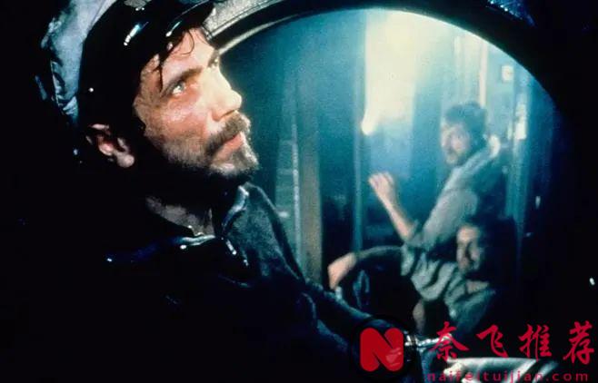 影帝坐镇的《灰猎犬号/怒海战舰 / 雷霆战舰：猎犬号》绝对是二战海战片中的佼佼者！