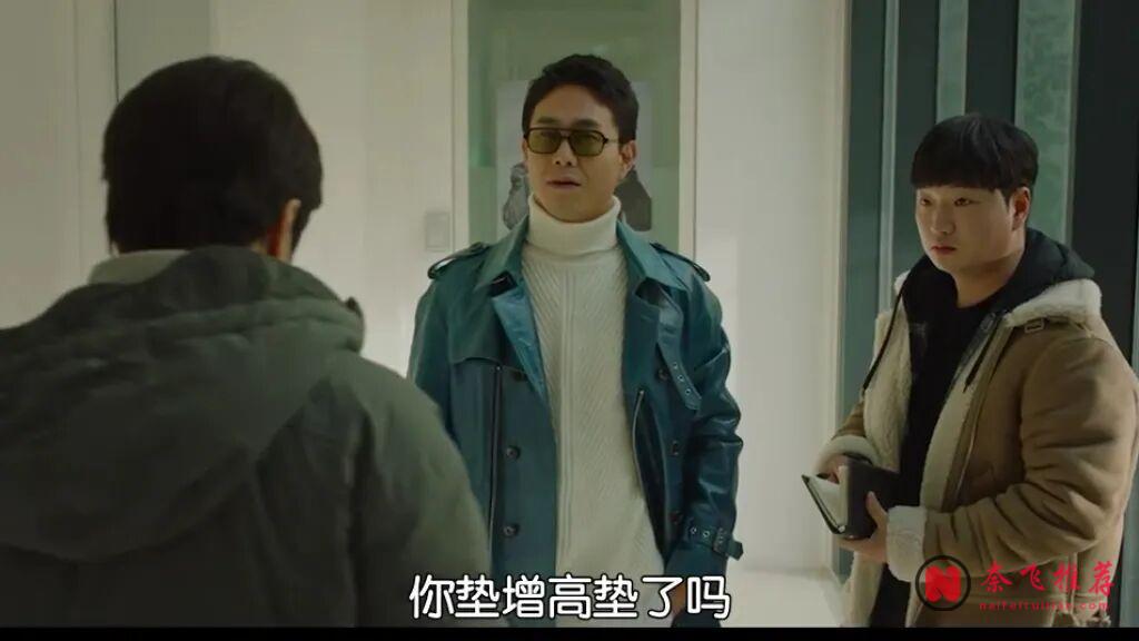 韩国奇幻电影《开关/倒转人生/大明星多重宇宙》，顶级明星穿越后跑龙套，玩得很野啊