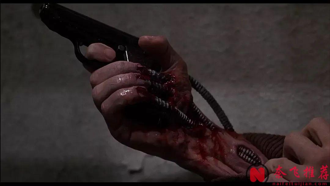 這部加拿大恐怖電影《錄影帶謀殺案/猛鬼勾魂/錄像帶謀殺案》令人不適但卻停不下來！