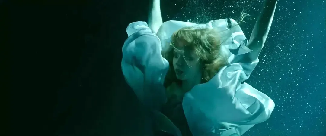 遭十几个国家禁播的《迪拜的女孩》，内容禁忌题材敏感，女主要多大勇气才能演完