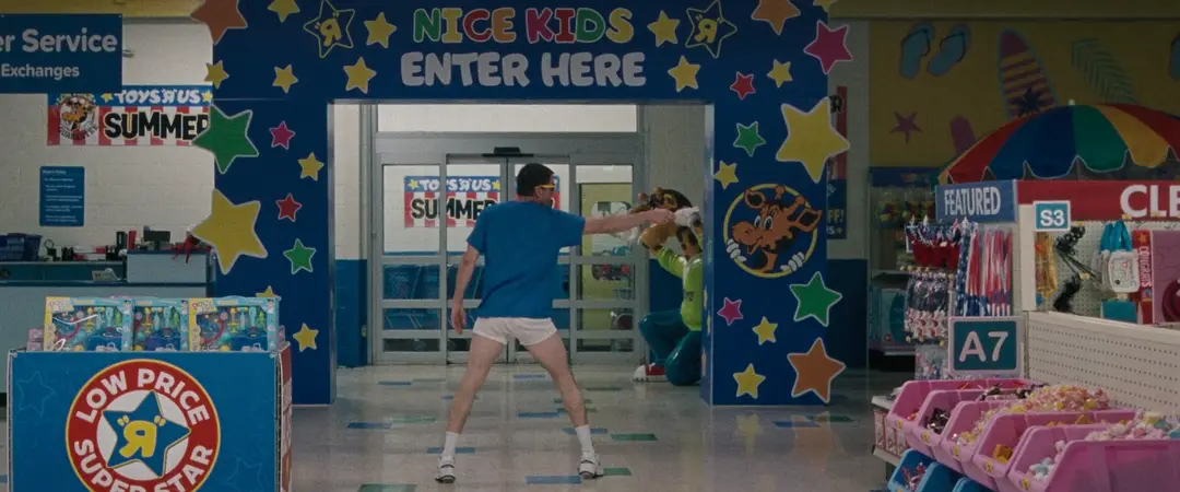 荒诞，好笑又令人唏嘘的美国最新犯罪片《屋顶人/: 梁上君子》，不愧位居一周口碑榜前列